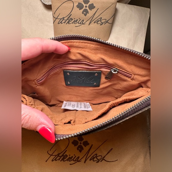 Patricia Nash - Cassini style deep forest green leather wristlet embossed NWOT - Picture 2 of 3